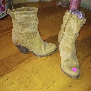 Brown boots with heels size 6